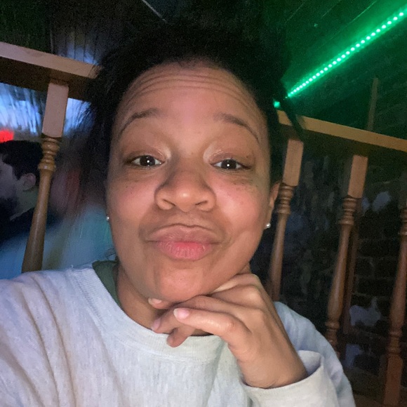 Meet your Posher, Whitney - Picture 1 of 1